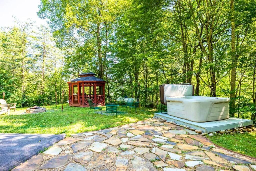 Villa Romantic Gem, 2 Acres, Hot Tub, Free Pet, King Bed Pigeon Forge Exterior foto